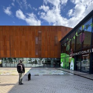 Cite Internationale de la Gastronomie et du Vin a Digione piazzale esterno pet friendly